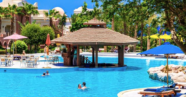 Serenity-Makadi-Beach-POOL-BAR-2019