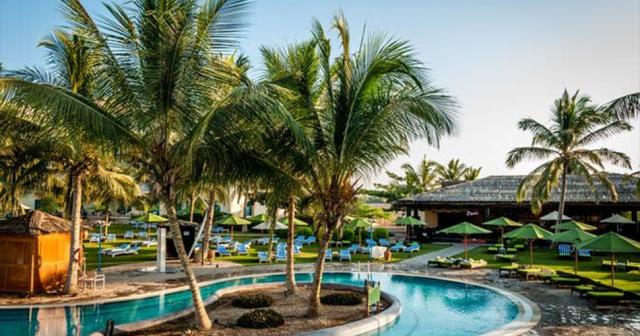 Hilton-Salalah-POOL-02