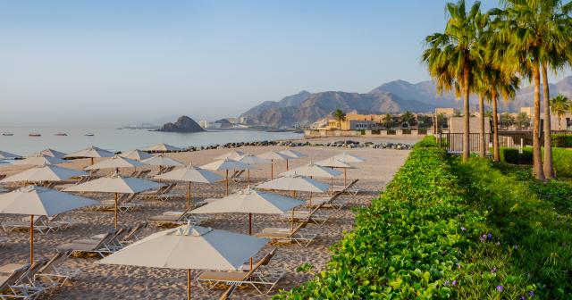 Intercontinental-Fujairah-Resort-BEACH-01
