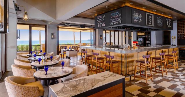 Intercontinental-Fujairah-Resor-BAR