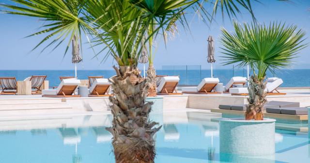 Akasha-Beach-Spa-POOL-LOUNGE-02