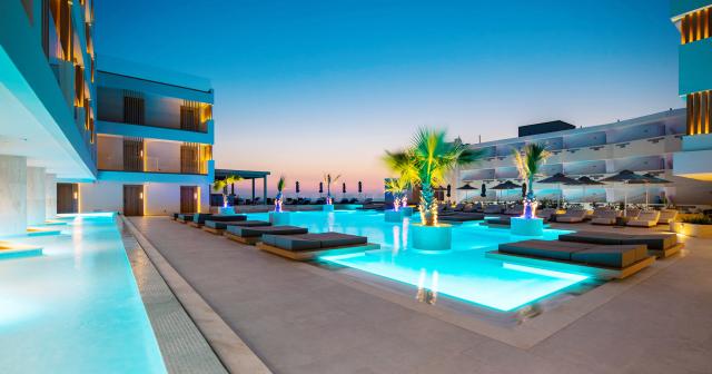 Akasha-Beach-Spa-POOL-LOUNGE