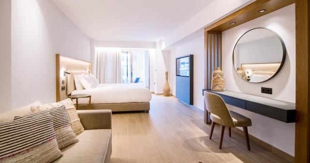 Akasha-Beach-Spa-ROOM-02