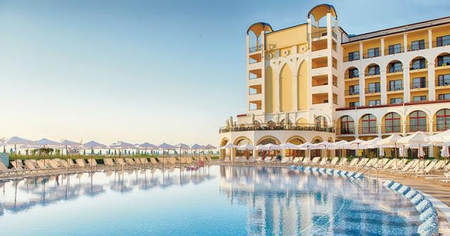 Alua-Helios-Bay-POOL