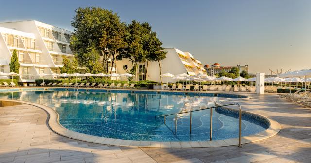Alua-Sun-Helios-Beach-POOL-02
