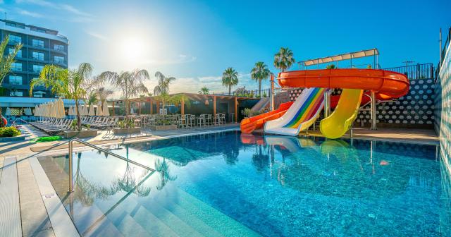 Vox-Maris-Resort-POOL-02