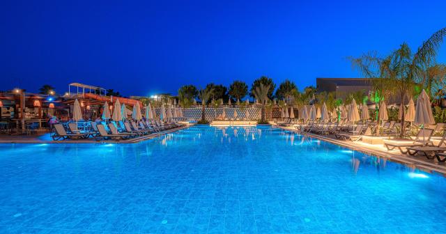 Vox-Maris-Resort-POOL-03