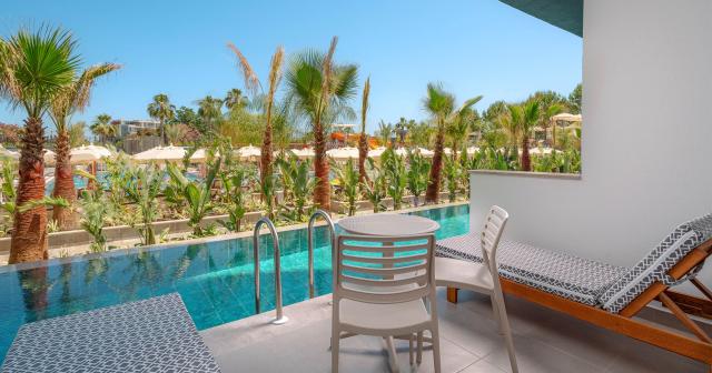 Vox-Maris-Resort-SWIM-UP-ROOM-03