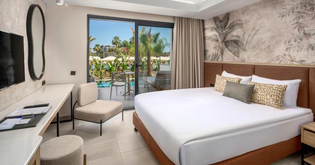 Vox-Maris-Resort-SWIM-UP-ROOM