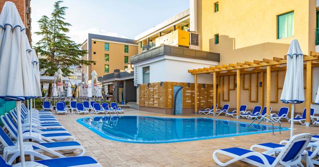 Hotel-Diamond-POOL-01