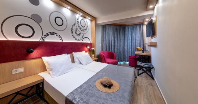 Hotel-Diamond-DELUXE-ROOM-01