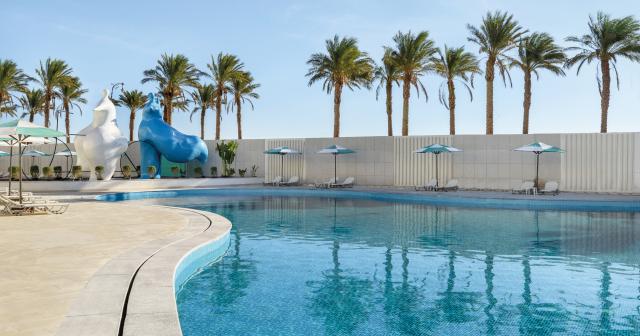 Flow-Spectrum-Resort-POOL-02
