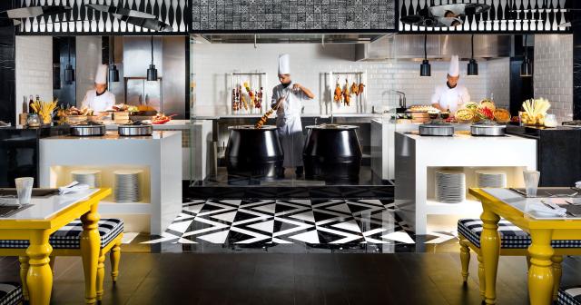 Hotel-Fairmont-Fujairah-CANVAS-LIVE-COOKING-STATION-HIGH