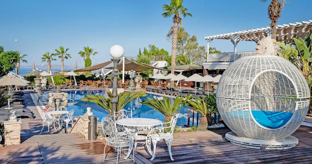 Golden-Beach-POOL-01