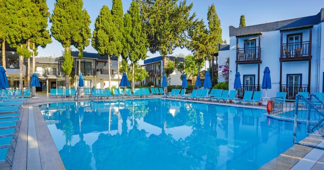 Bitez-Garden-Life-POOL-01