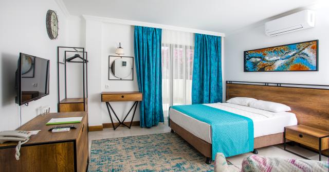 Bitez-Garden-Life-ROOM-01