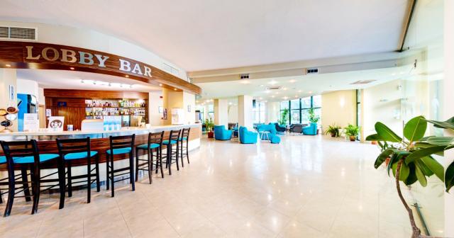 Palm-Beach-LOBBY-BAR