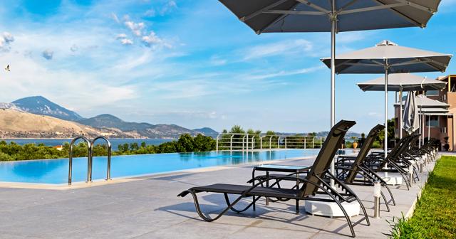 Phaedra-Suites-POOL5