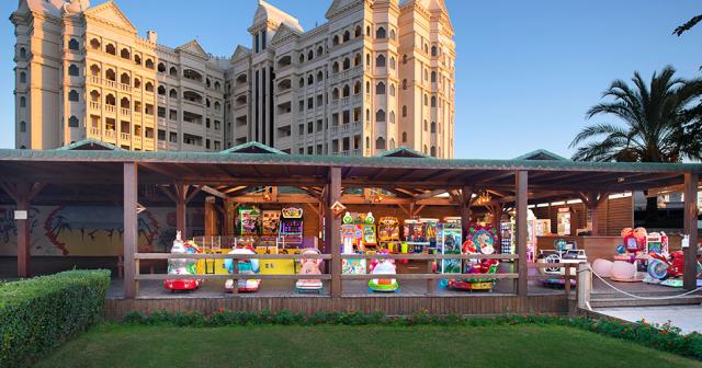 Kamelya-Collection-Aishen-K-Club-GAME-CENTER-2022