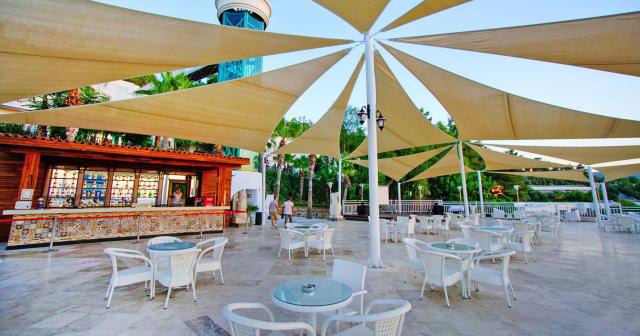 Blue-Dreams-Resort-2024-POOL-BAR