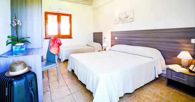 Costa-Azura-ROOM-01