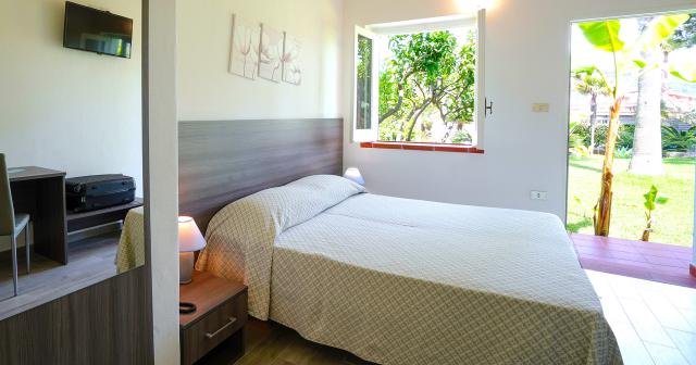 Costa-Azura-ROOM-02