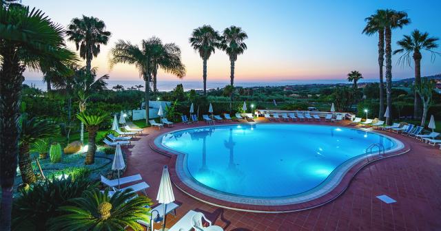 Costa-Azura-POOL-03