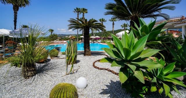 Costa-Azura-POOL-04