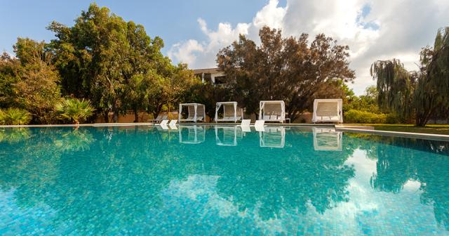 Blue-Oceana-Suite-RELAX-POOL-2021-02