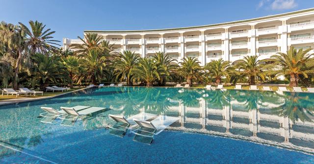 Blue-Oceana-Suite-RELAX-POOL-2021-04