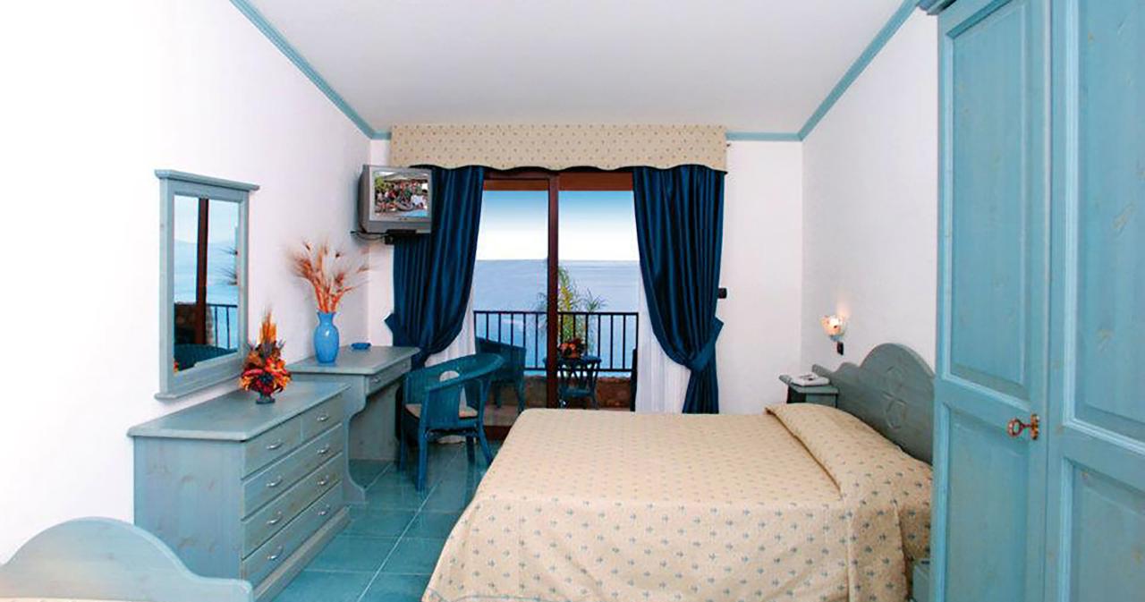 Futura-Style-Baia-Tropea-ROOM-01