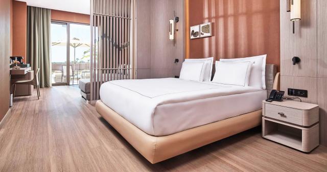 Lusso-Sorgun-2025-INFINITY-SWIM-UP-ROOM-01