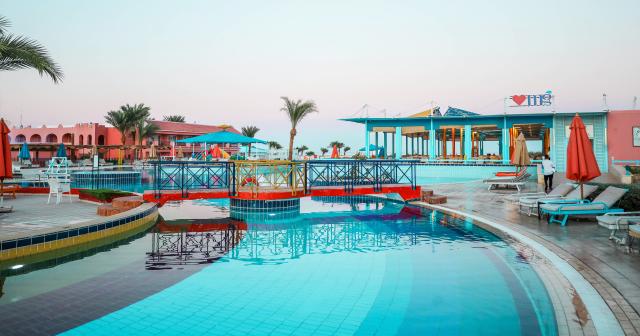 Mg-Alexander-The-Great-POOL-01