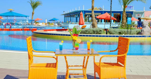 Mg-Alexander-The-Great-POOL-BAR-01