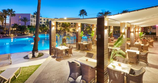 Nozha-Beach-Resort-Spa-POOLBAR-01