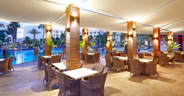 Nozha-Beach-Resort-Spa-POOLBAR-02