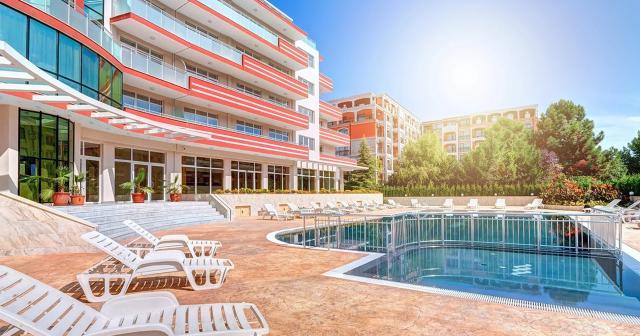 Maria-Palace-POOL-01