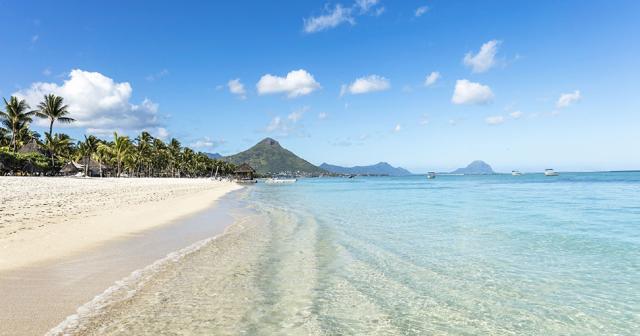 La-Pirogue-A-Sun-Resort-BEACH-02
