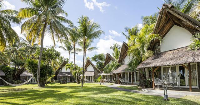 La-Pirogue-A-Sun-Resort-BUNGALOWS