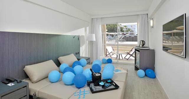 Sol-House-The-Studio-TWEET-PARTY-ROOM-WITH-SOLARIUM