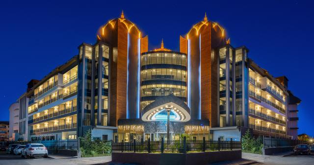 Arnor-Deluxe-Hotel-and-Spa-ENTRANCE