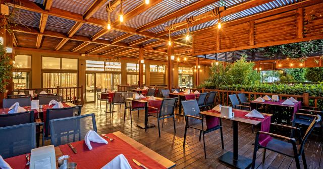 Arnor-Deluxe-Hotel-and-Spa-RESTAURANT-05