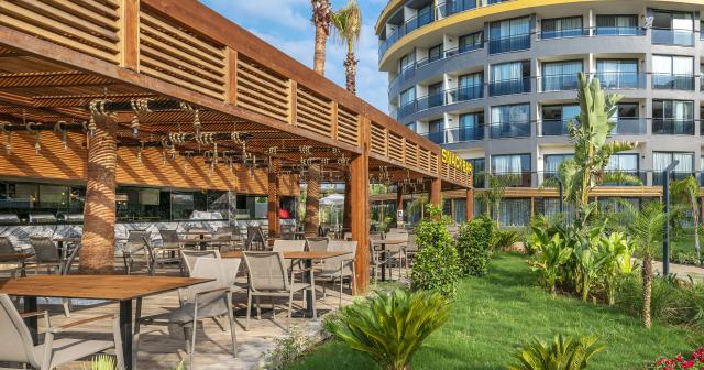 Arnor-Deluxe-Hotel-and-Spa-TERRACE-02