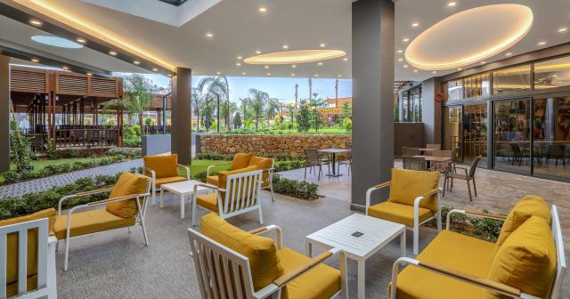 Arnor-Deluxe-Hotel-and-Spa-TERRACE-03