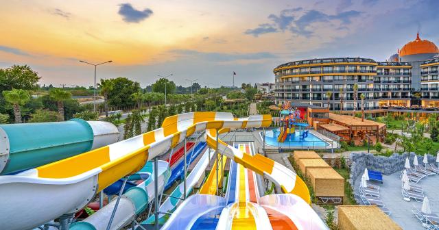 Arnor-Deluxe-Hotel-and-Spa-WATERSLIDES
