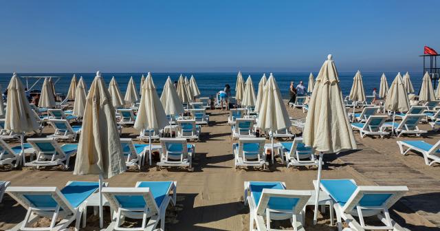Arnor-Deluxe-Hotel-and-Spa-BEACH-02