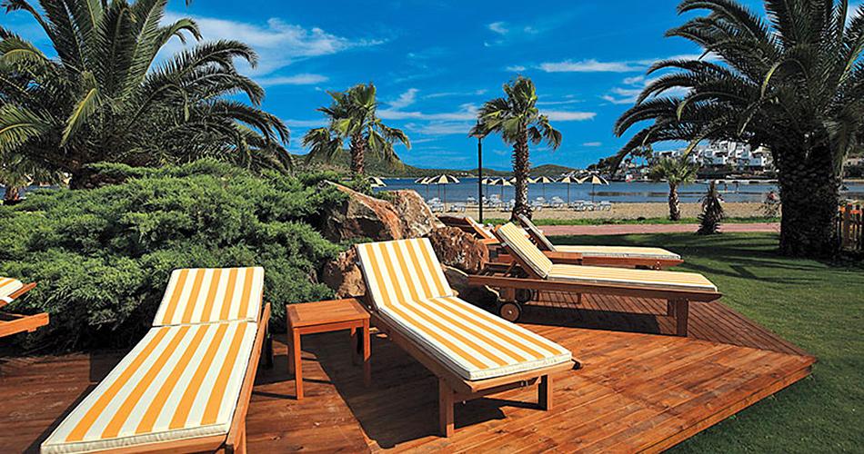 Costa-Bitezhan-SUNBEDS-02