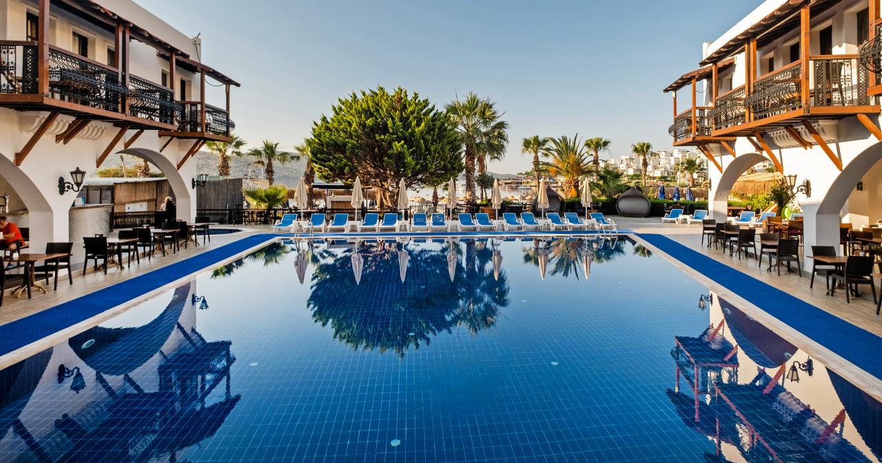 Costa-Bitezhan-POOL-NEW-01