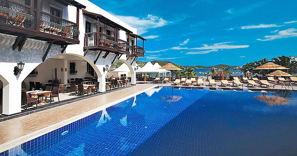 Costa-Bitezhan-POOL-01