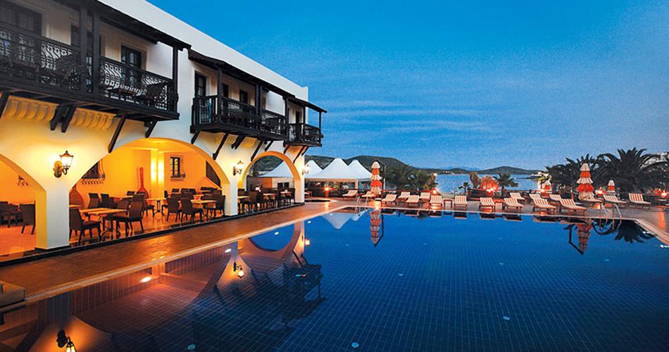 Costa-Bitezhan-POOL-02